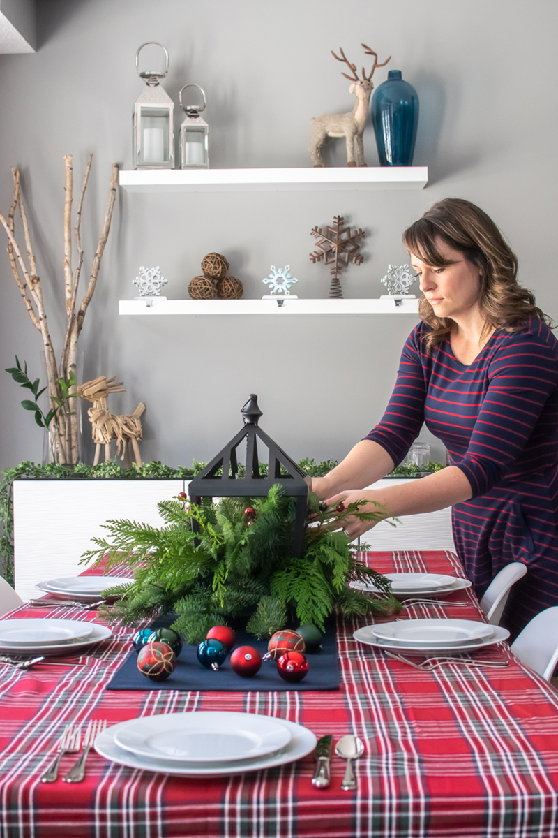 traditional holiday dining room table decor, traditional holiday tablescape, plaid table cloth, traditional holiday dinner table