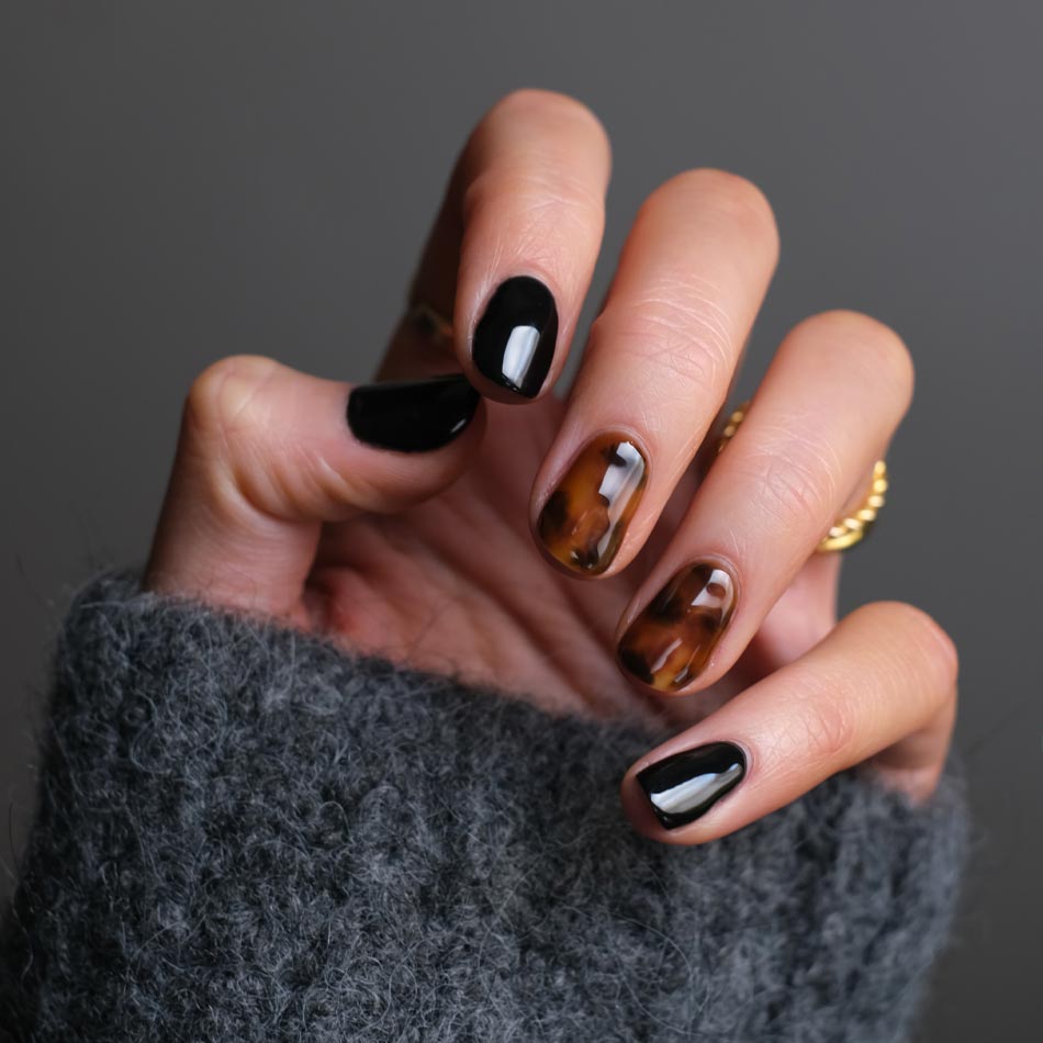 fall nail ideas, fall manicure inspiration, fall manicure inspo, fall manicures, fall nail inspo, simple fall nail ideas