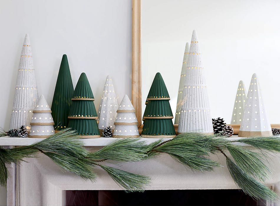 modern white holiday mantel decor, holiday mantel inspo, holiday mantel decor ideas, how to decorate a fireplace mantel for the holidays modern fireplace mantel decor, modern holiday fireplace mantel, modern holiday fireplace decor